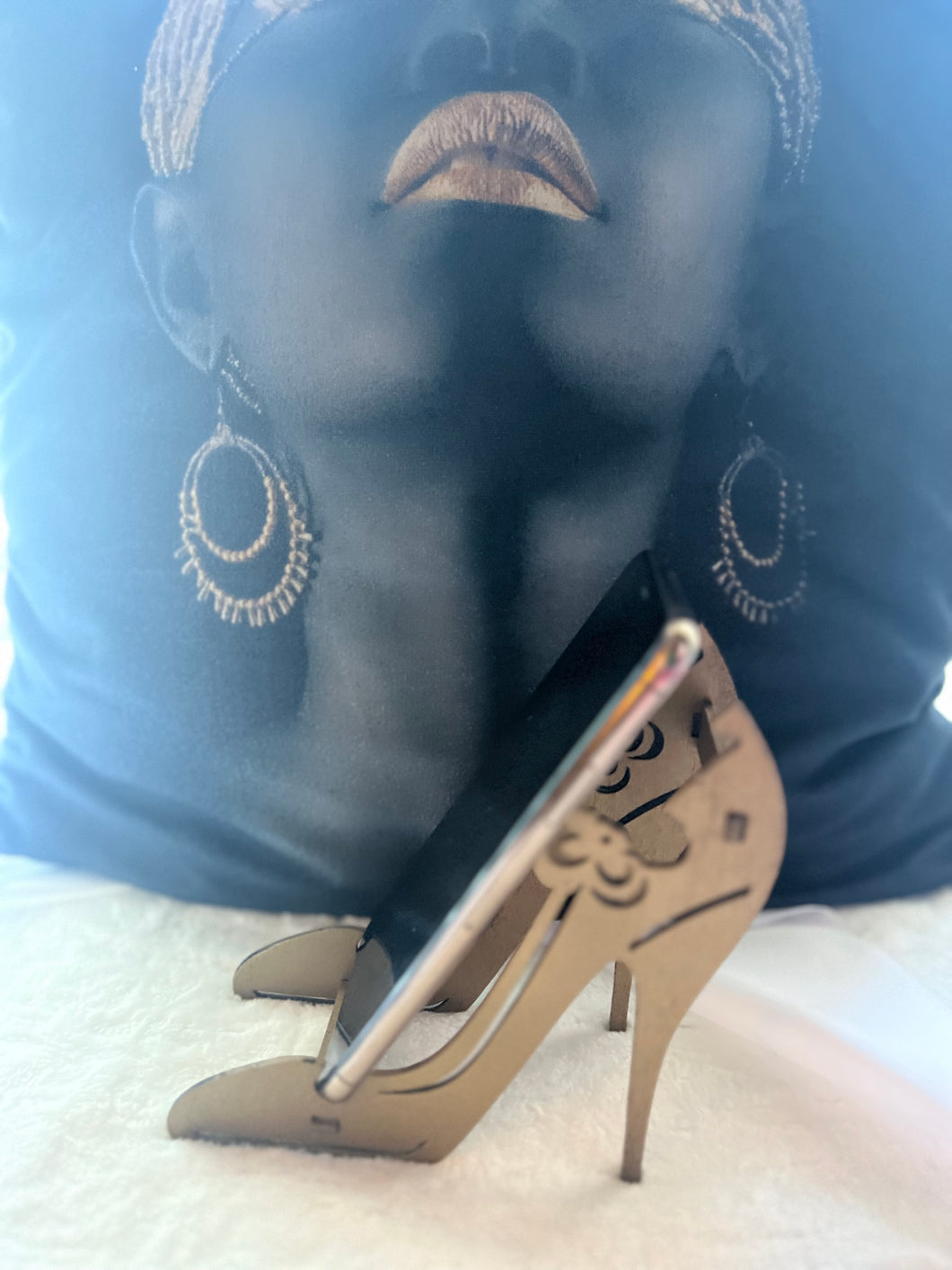 Phone heel stand