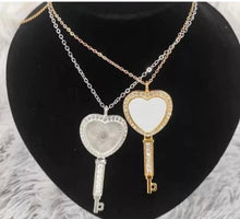 Load image into Gallery viewer, Valentines Day box
